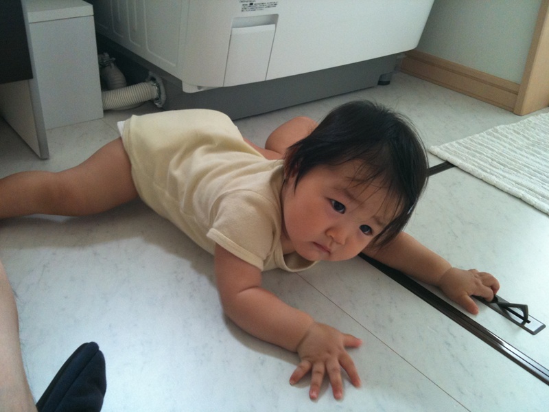 お風呂場でペタン。